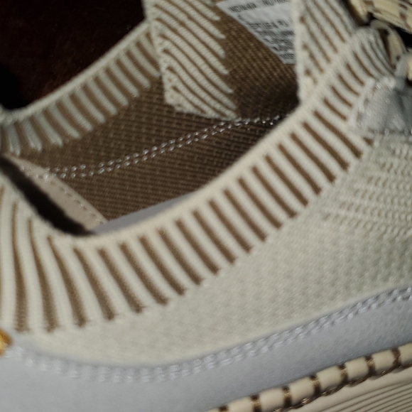 Steve Madden Cream and Tan & Grey Women's Sneakers. Size 6 - Picture 6 of 9